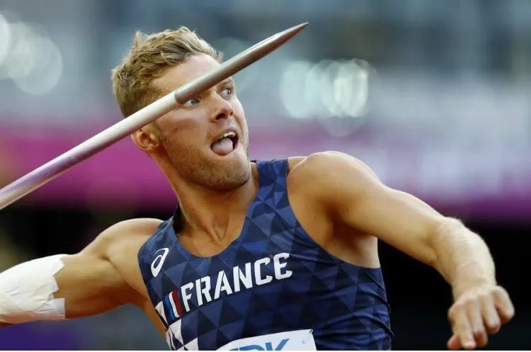LA RACE BLANCHE EST BELLE : KEVIN MAYER DÉNONCE UN TWEET RACISTE