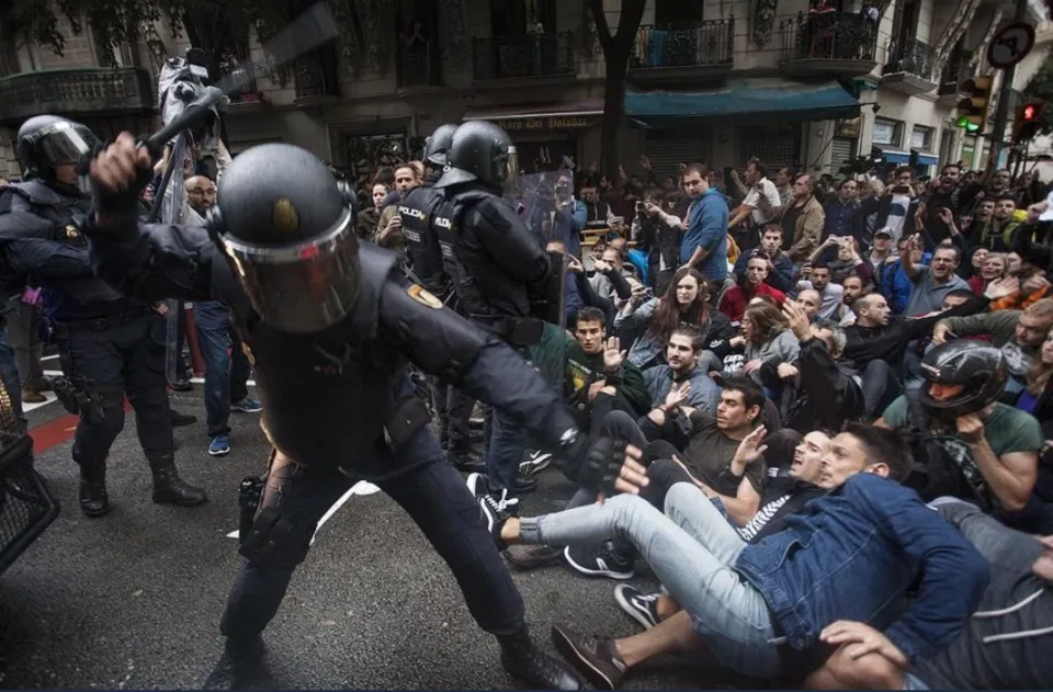 Référendum en Catalogne : quand la police distribue des céréales de Madrid