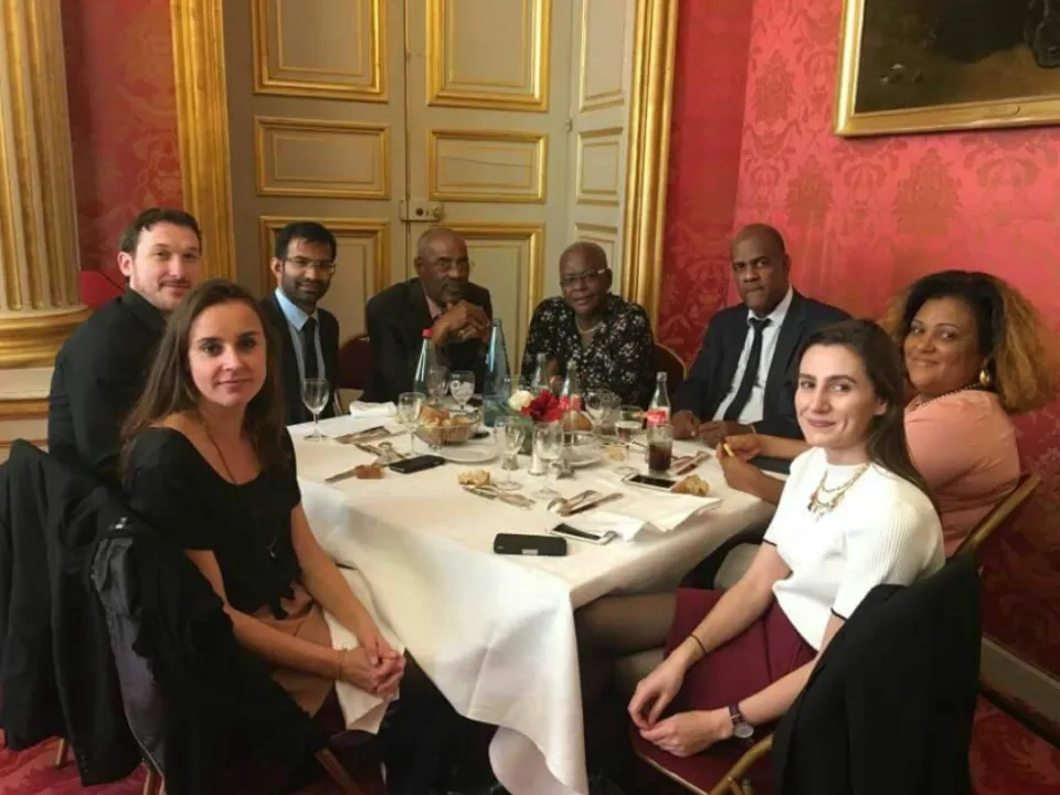 Serge Letchimy et Ensemble Pour une Martinique Nouvelle (EPMN) ont-ils raison de choisir que des collaborateurs parlementaires blancs à l'Assemblée Nationale française ?