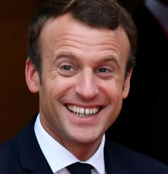 🎶🎶🎵🎵🎵🎄Petit papa Macron...🎄🎄🎶🎵🎵