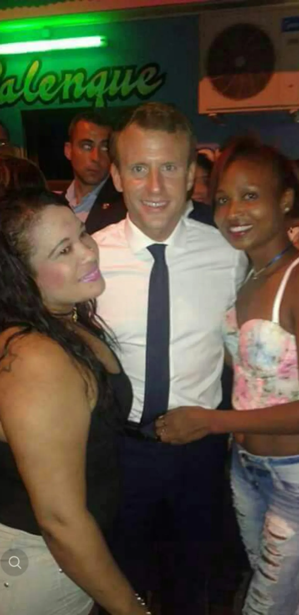 Emmanuel Macron bien en...touré koun...da