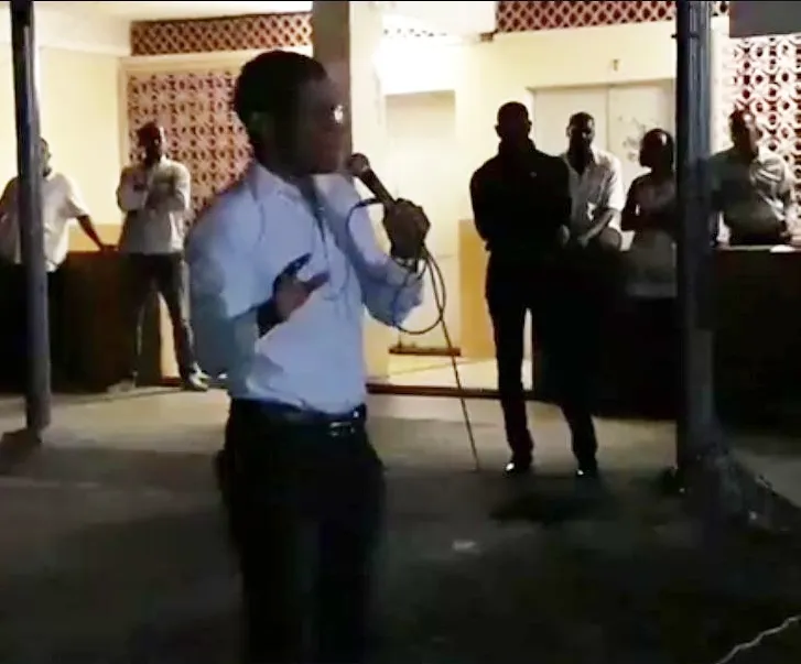 Martinique : quand "Bungalow Man" met son costume de mythomane