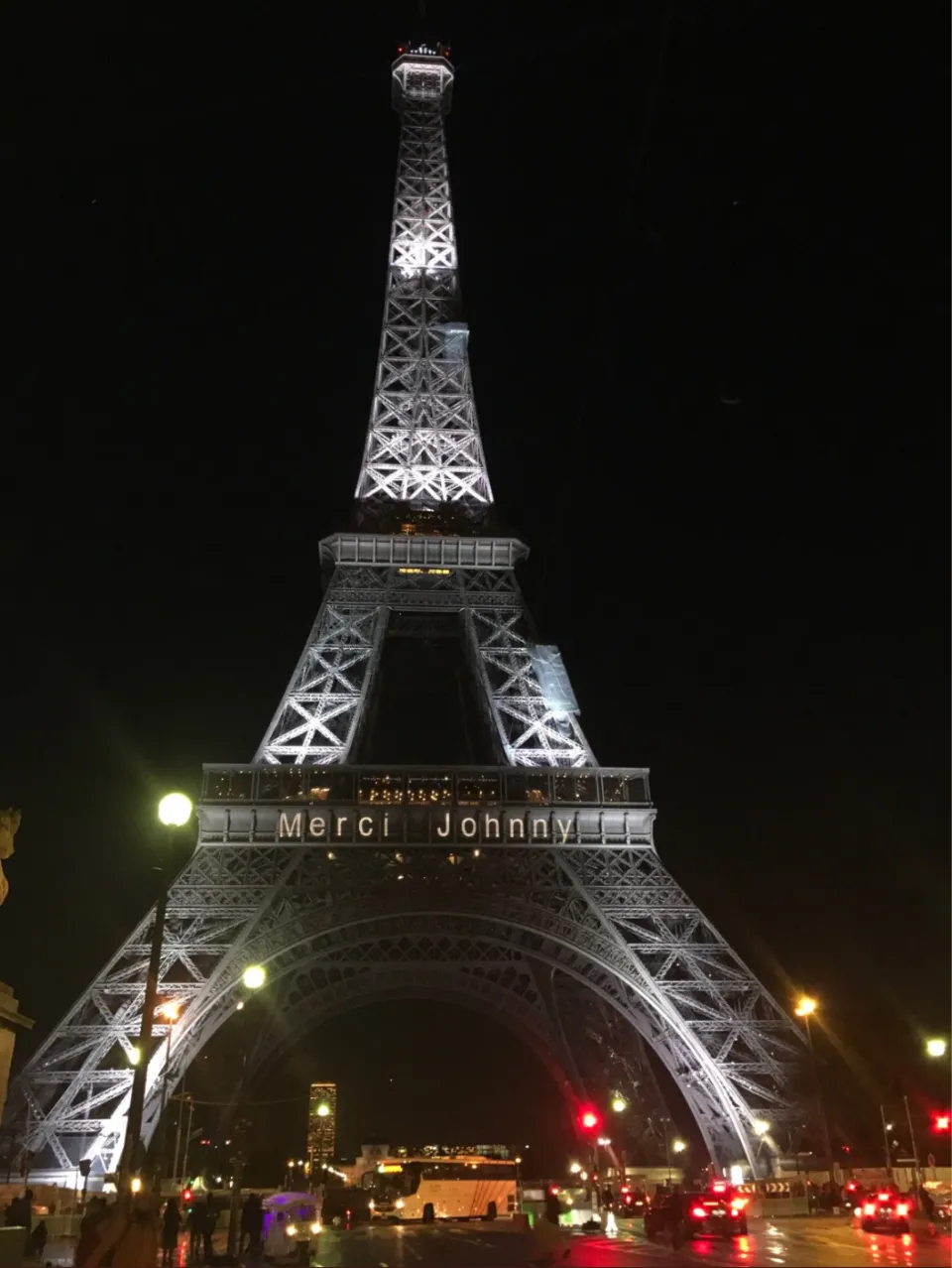 L'image du jour 9/12/17 - Paris -Tour Eiffel - Johnny Hallyday