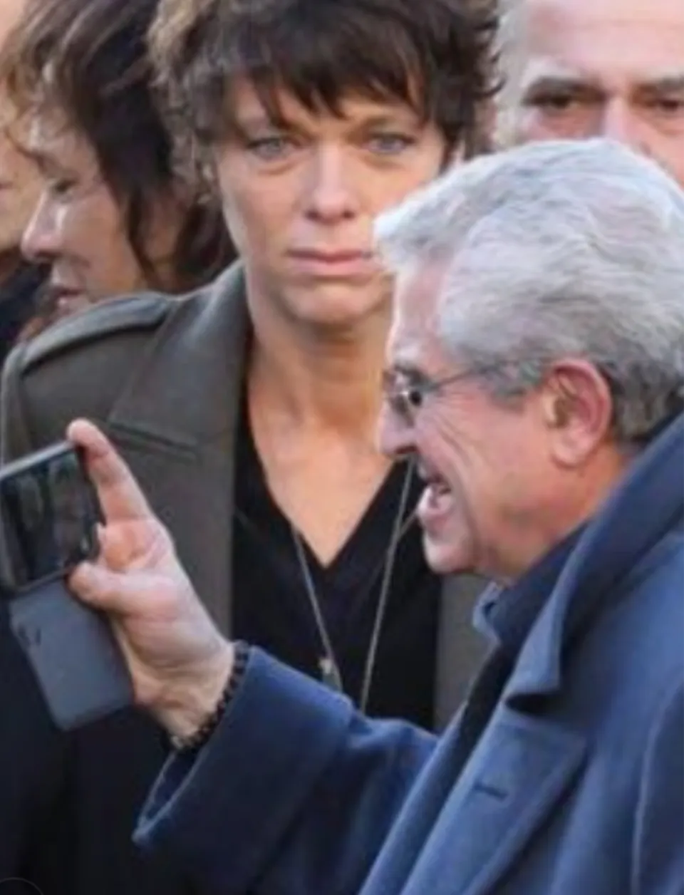 Quoi ma gueule...qu'est-ce qu'elle a ma gueule ?