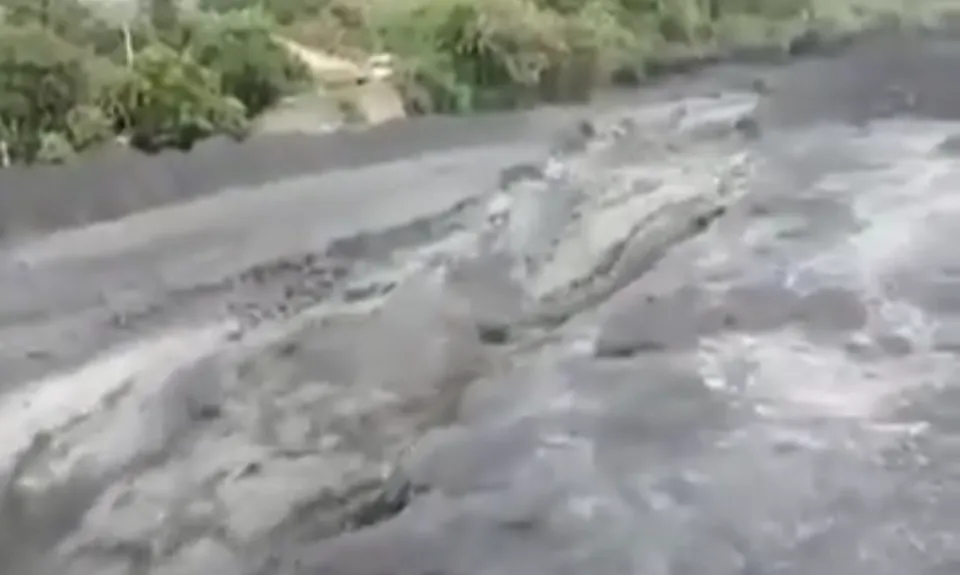 Enièmes impressionnantes coulées de boue au Prêcheur  en Martinique