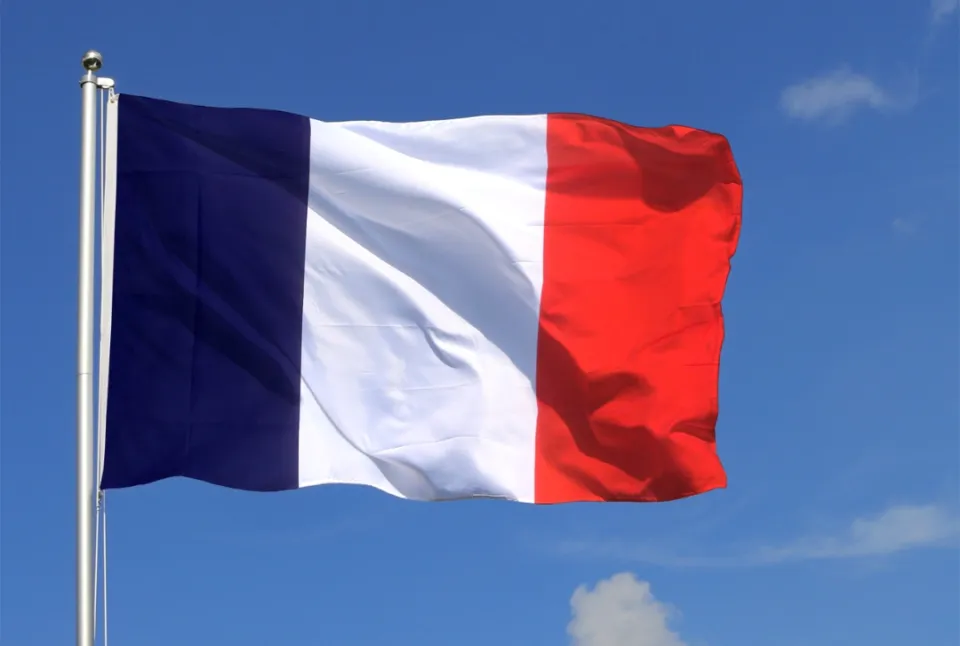 La Martinique, La Réunion, la Guadeloupe, La Guyane, doivent-elles demeurer des colonies de la FRANCE ?