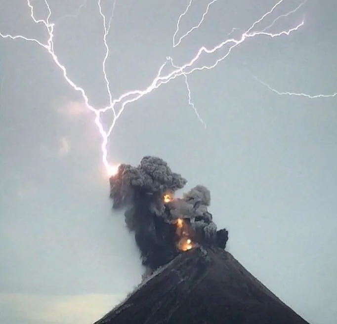 Impressionnante éruption volcanique au Guatemala (Photos - Vidéos)