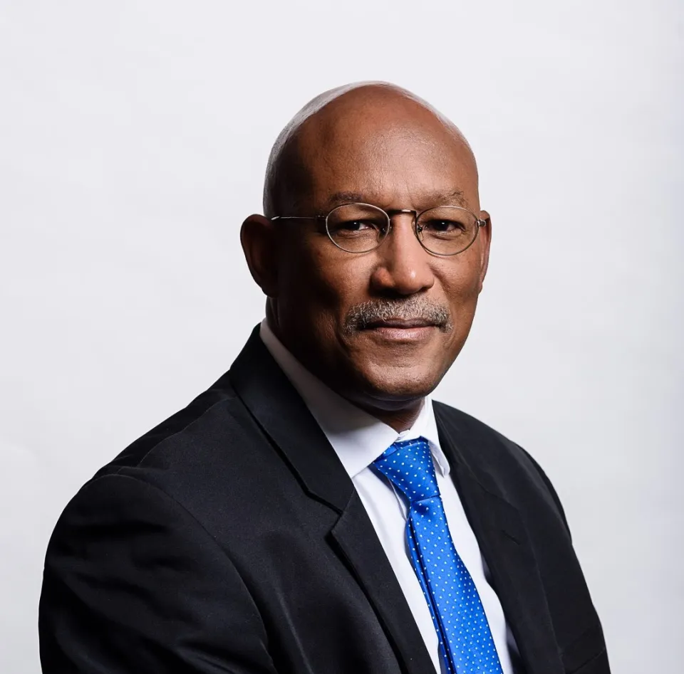 L'avocat...les 200 000 €...la Mercury Beach en Martinique...et le retour de bâton nié
