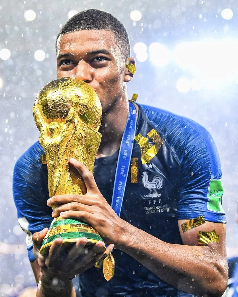 Kylian Mbappé est-il un romantique qui ne va qu'au coeur ?