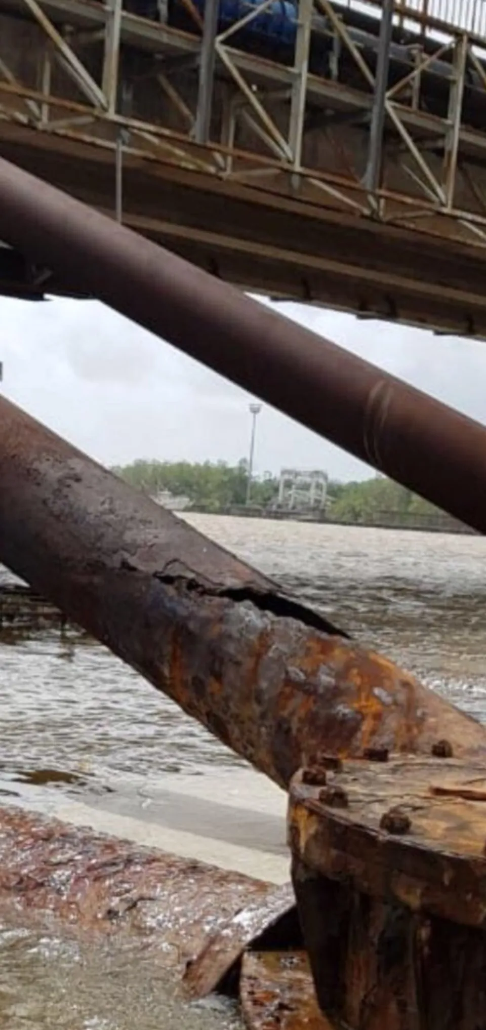 Ce pont est en Guyane et ça ne "Gênes" pas la France le pays des droits de l'homme...
