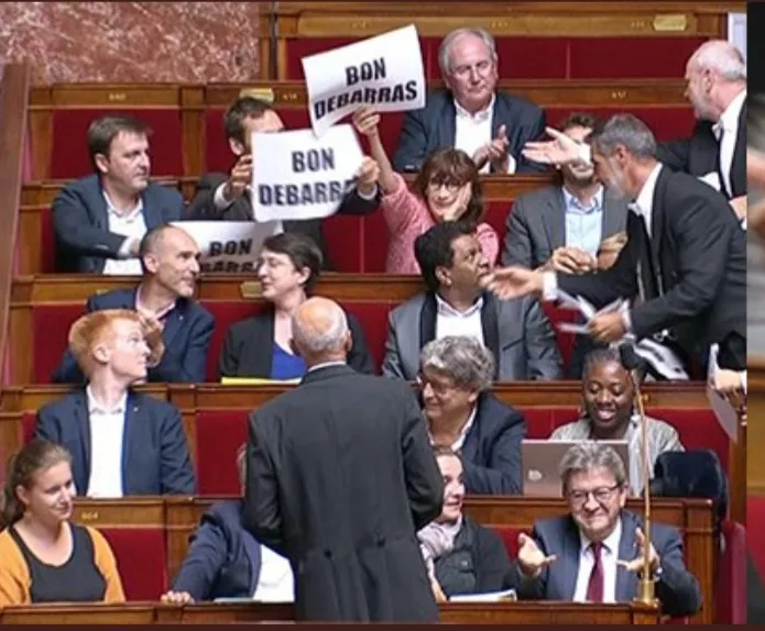 Les député-es de la France Insoumise "saluent" le départ de Manuel Valls de l'Assemblée nationale.