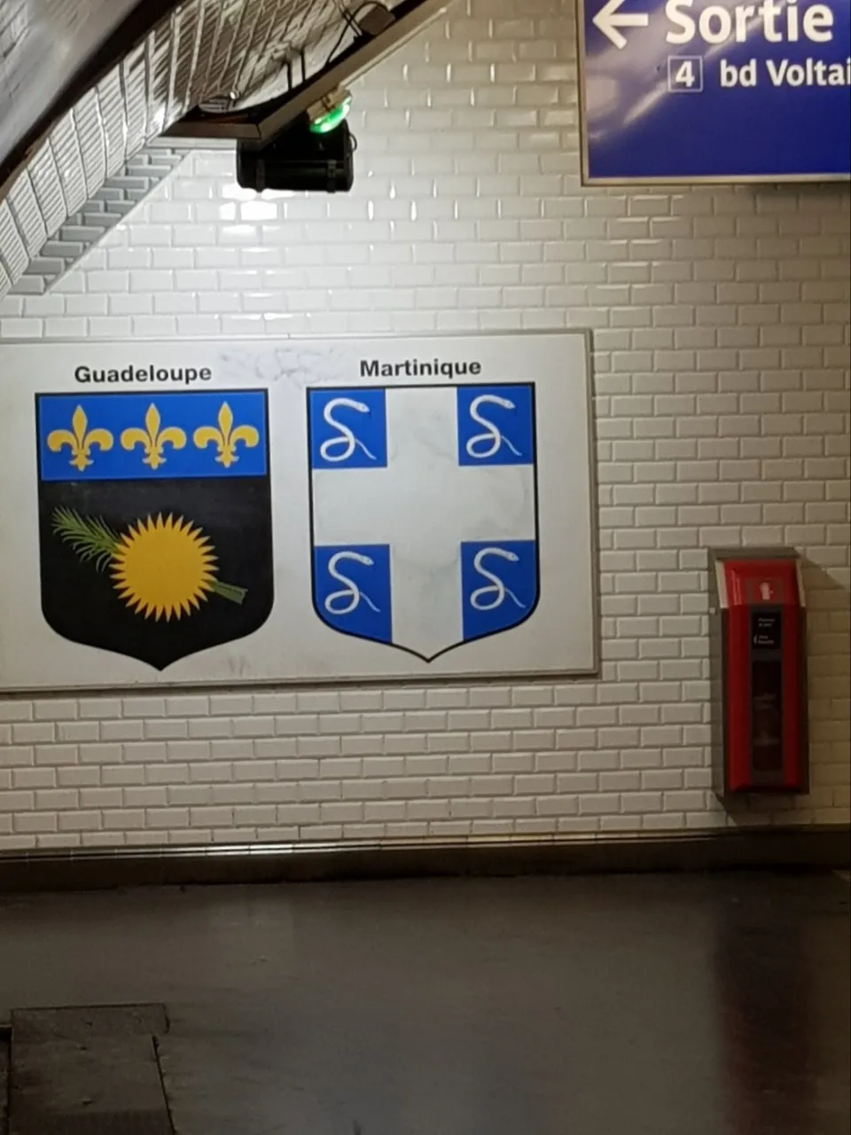 Et pendant ce temps là en France le pays des droits de l'homme qui a déclaré l'esclavage crime contre l'humanité...les quatre serpents...