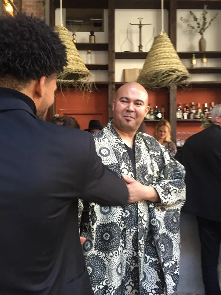 PARIS FASHION WEEK : ALEX ROTIN, LE CRÉATEUR HUMANISTE QUI ABOLIT LES FRONTIÈRES