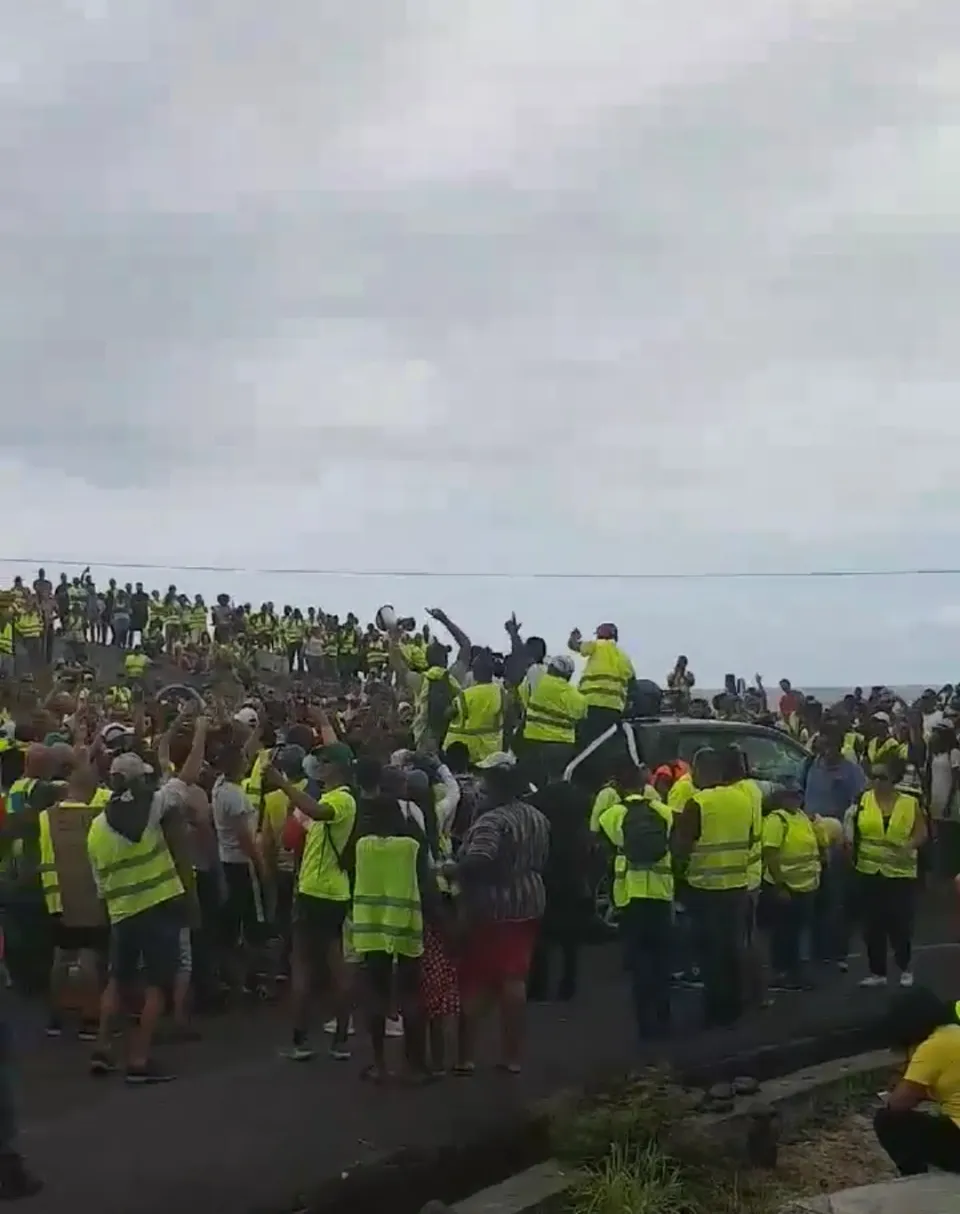 Île de La Réunion : Annick Girardin entre Chaudron et Piton de la Fournaise