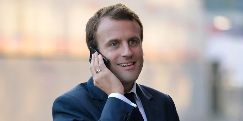 Si vous pouviez avoir Emmanuel Macron au 📞 vous lui diriez...