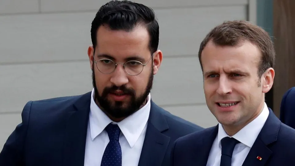 Oups, Alexandre Benalla voyage avec un passeport... diplomatique.