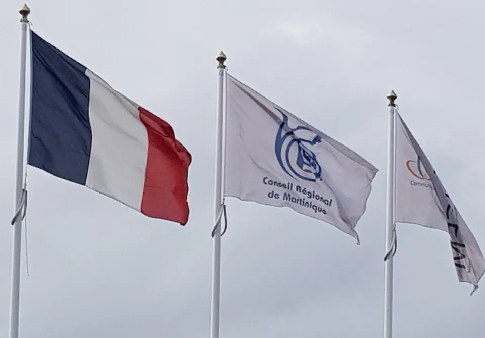 Drapeau en Martinique...cherchez l'erreur