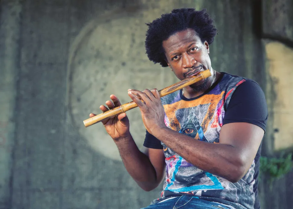 Max Mona donne sa "vérité" en concert