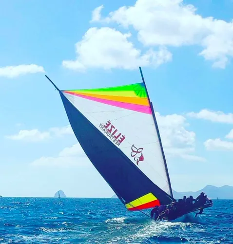 Ay Douvan la yole de Sainte-Anne baptise brillamment sa nouvelle voile