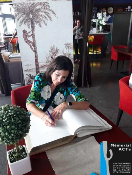 Anne Hidalgo était au Memorial Acte en Guadeloupe...et pendant ce temps-là en France le pays des droits de l'homme...Colbert le père du Code Noir...
