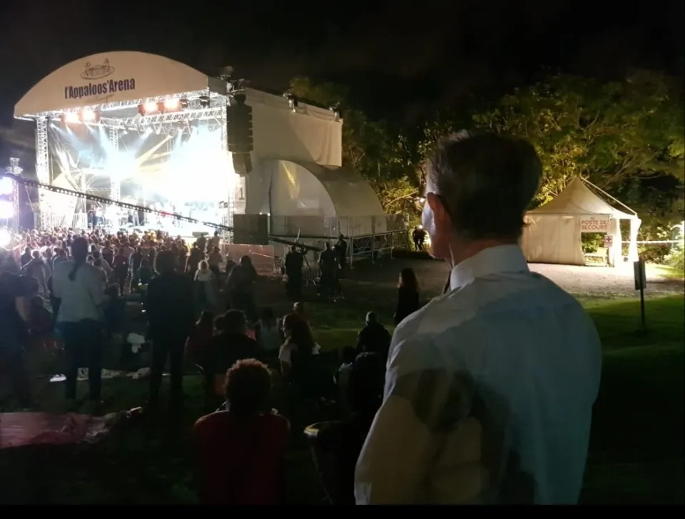 Alfred Marie-Jeanne au coeur de l'ambiance à l' Appaloos’Arena en Martinique