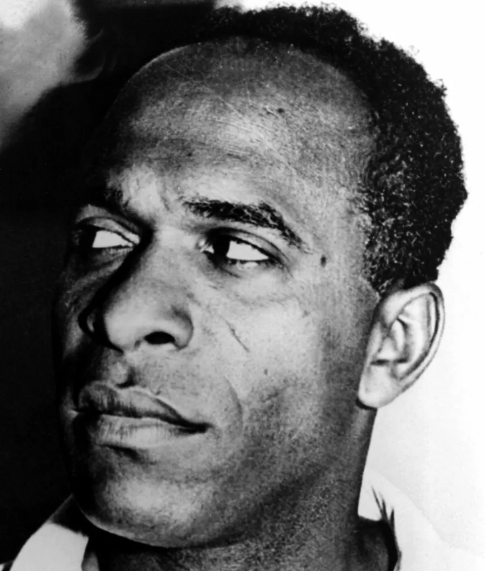 Pas de rue Frantz Fanon, à Bordeaux...et pendant ce temps là, en France le pays des droits de l'homme... Colbert le père du Code Noir...