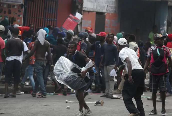 Ayiti "péyi lock" Ak VI