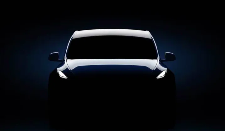 Etienne DESPLANQUES...pourquoi il y a-t-il en Martinique des automobilistes qui roulent avec un phare allumé la nuit  ?