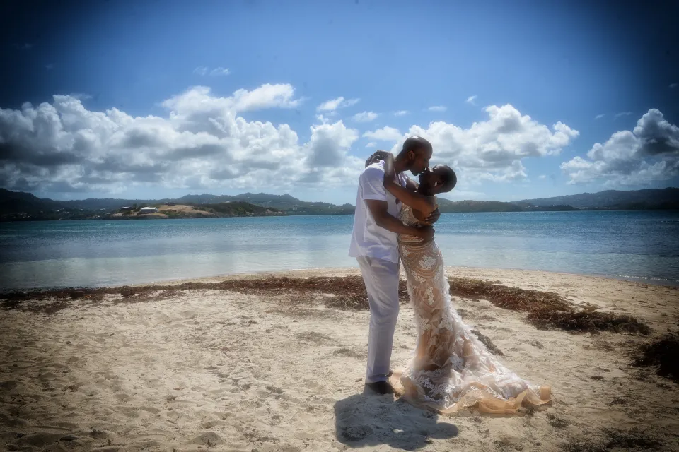 Melissa et Clyde, deux originaires du New Jersey, sont venus célébrer leur mariage à l'îlet Oscar en Martinique