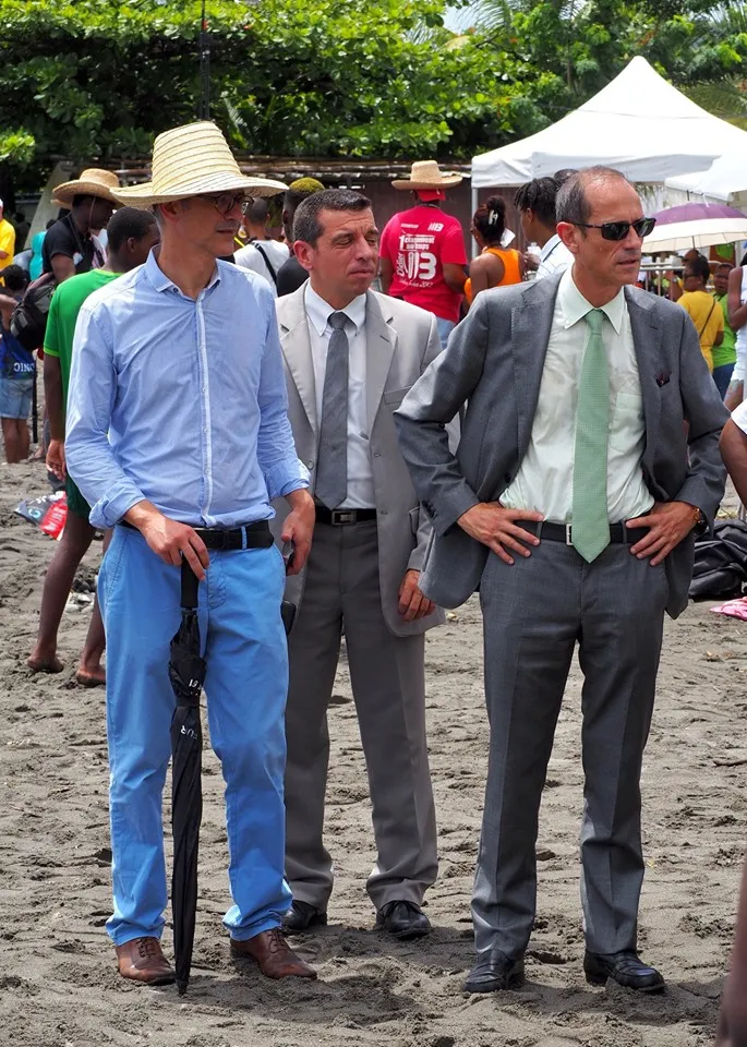 La team Préfecture de la Martinique en mode Robine yole