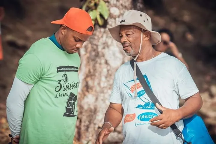 L'image du Tour de la Martinique des yoles rondes 2019