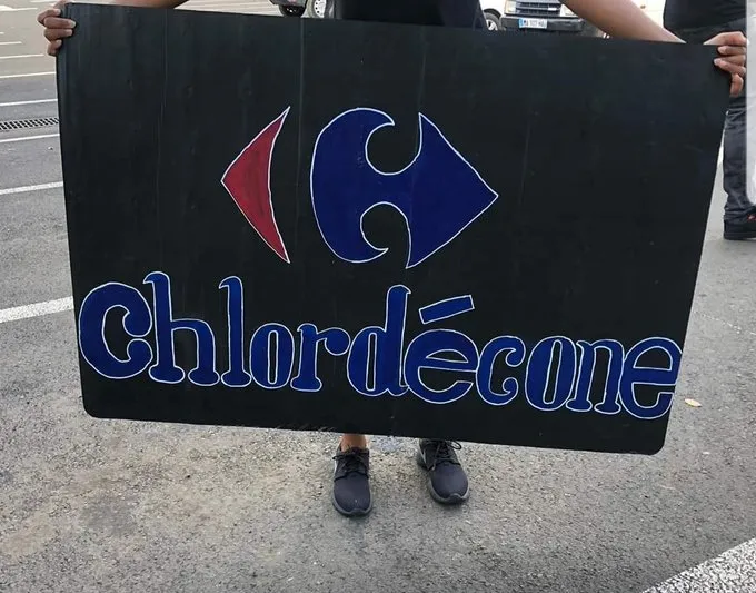Les militants anti-chlordécone bloquent une nouvelle fois Carrefour Génipa en Martinique
