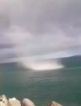 Une trombe marine à Trois-Rivières en Guadeloupe