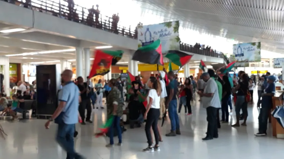 L'imagerie esclavagiste rate la case départ à l'aéroport Aimé Césaire en Martinique (vidéos)