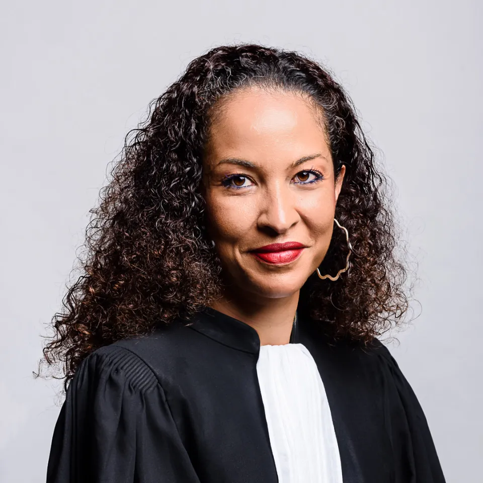 Pour France-Antilles...Karine Mousseau est...avocate