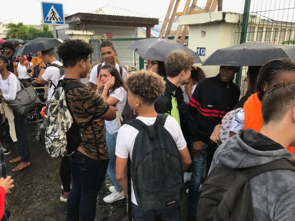 Grève à Fort-de-France. Les élèves bloquent les lycées (photos)