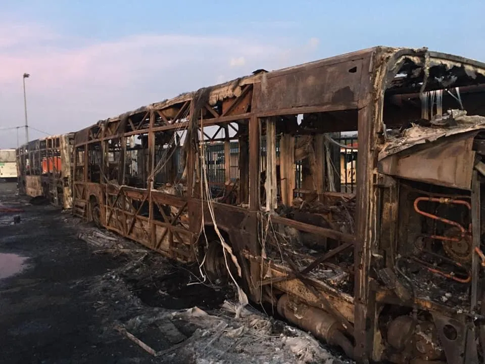 C'est noël en Martinique...les bus brûlent comme des bûches