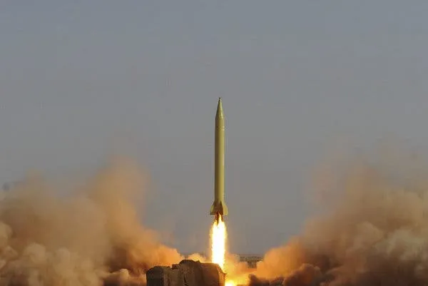 [Breaking] L'Iran lance des missiles balistiques vers des bases américaines.