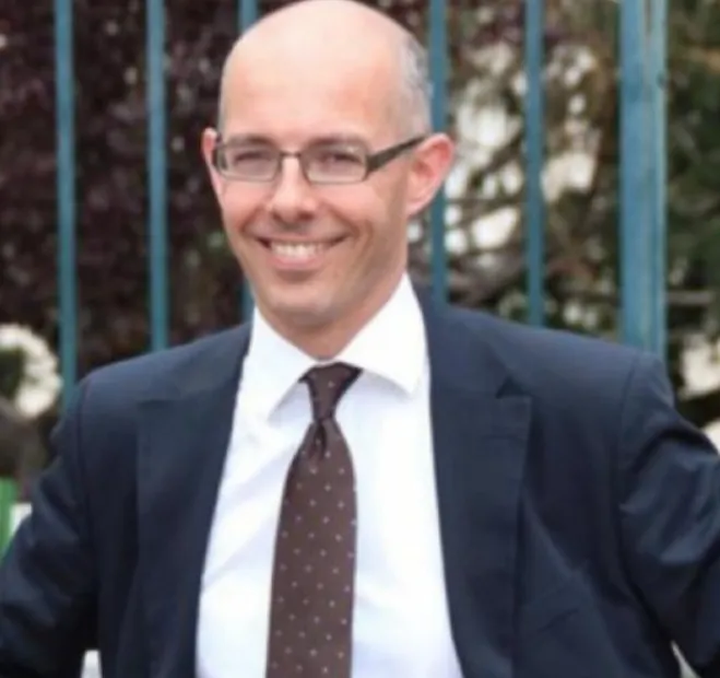Stanislas Cazelles est le nouveau préfet de Martinique...Eric Virgal jubile