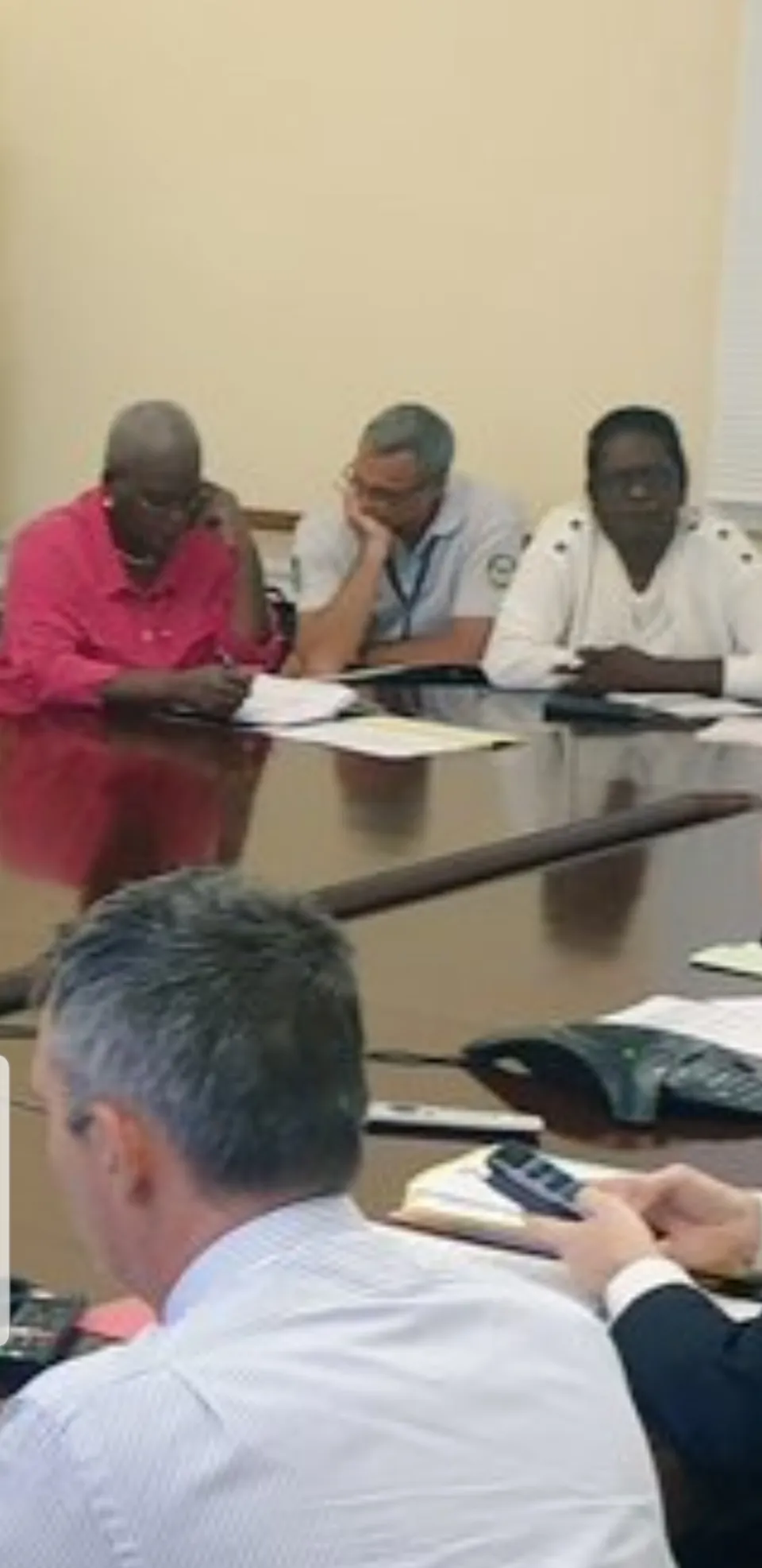 Coronavirus :quand les élus-es de Martinique ne respectent pas les gestes barrières et les règles de distanciation sociale