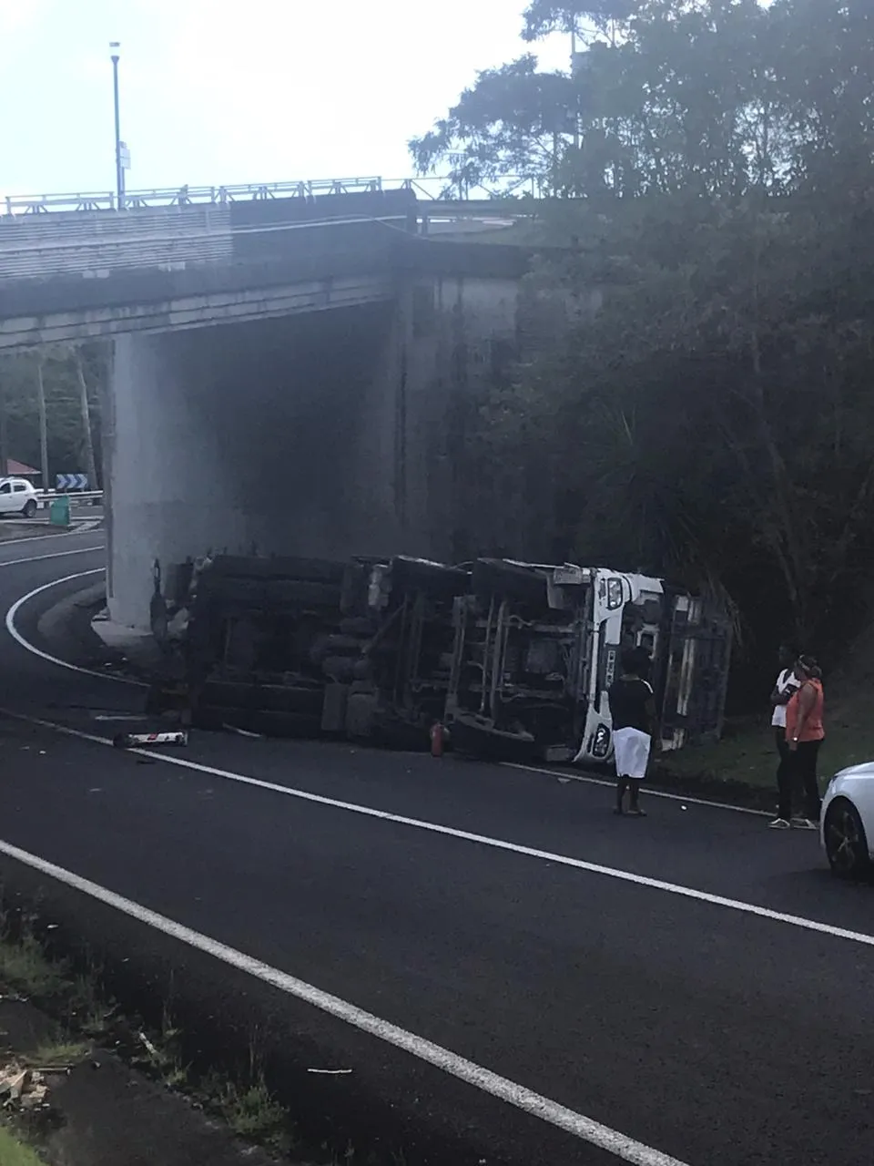 Martinique : accident à Sainte-Luce en plein confinement.