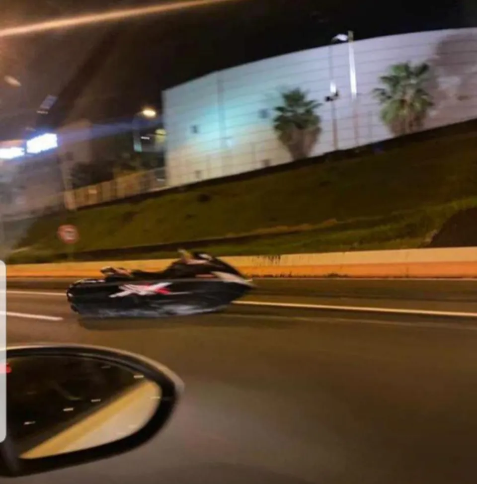 Le départ du tour de la Martinique des scooters de terre a été donné à la Galleria