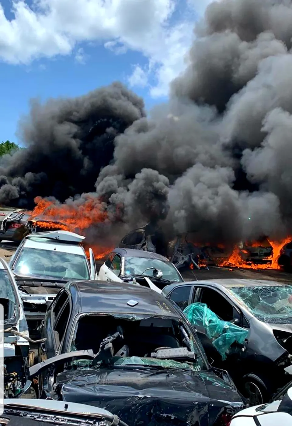 Incendie à la casse d'Arcole au Lamentin en Martinique