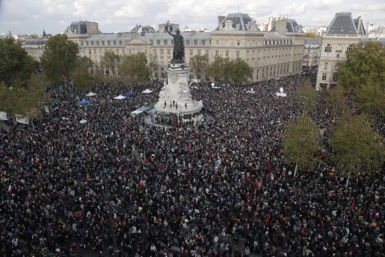 L'image du jour 18/10/20 - Paris - Samuel Paty - distanciation physique - Covid-19