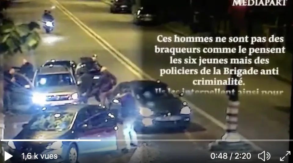 Des policiers en civil tirent à bout portant sur des jeunes. Vidéo.