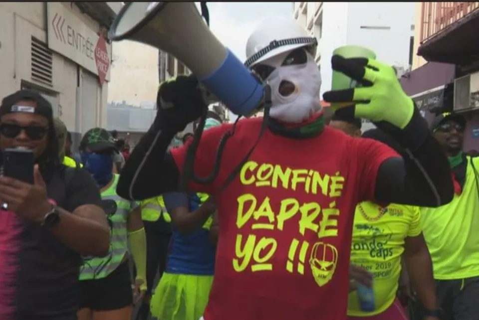 Martinique :🎶🎵🎵 covidé 🎶🎵🎵 dapré yo...🎵🎵🎶😆😆😁😁😜😜