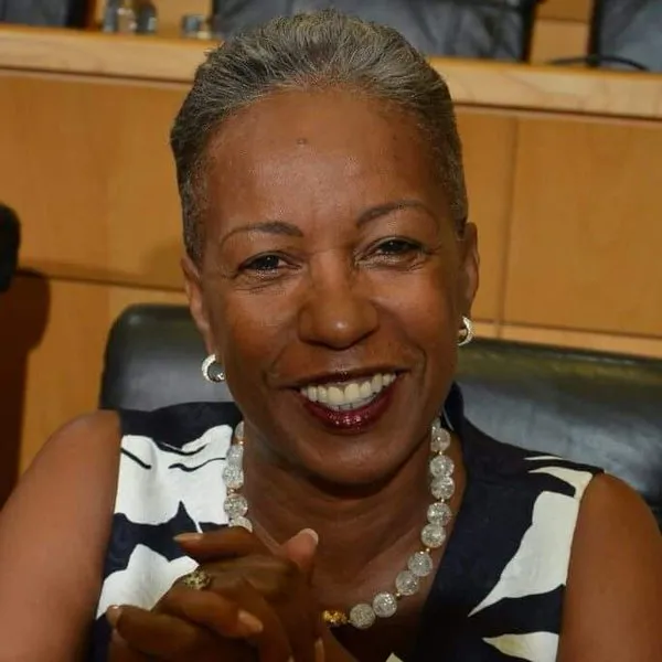 Reconfinement en France :  Louise Telle la fausse psychologue élue à la Collectivité Territoriale de Martinique ne pourra se rendre à Paris