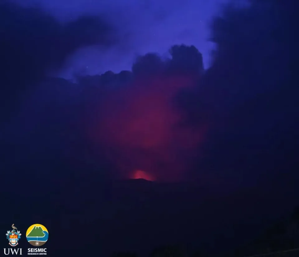 14h45, nouvelle éruption explosive de la Soufrière de St Vincent. (live)