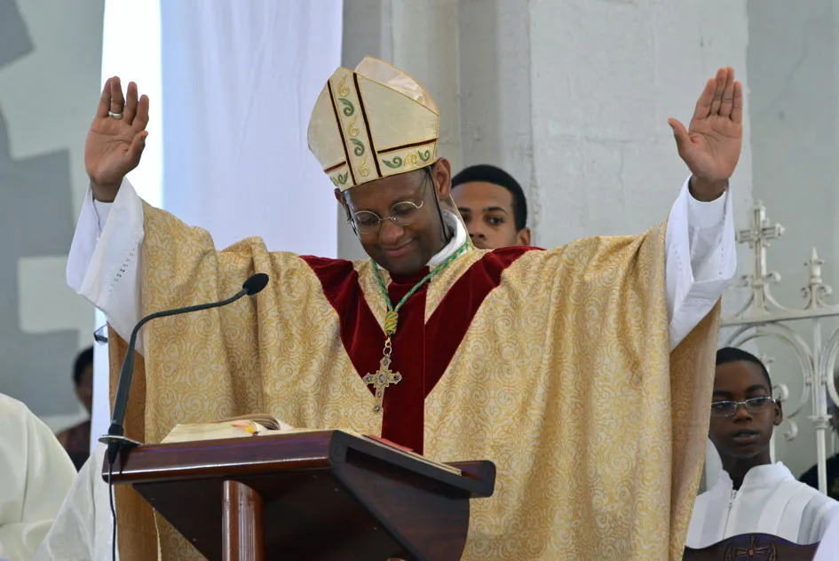 Monseigneur David Macaire, archevêque de Martinique : "...Je suis vacciné...parce que je fréquente beaucoup de gwo tjap..."