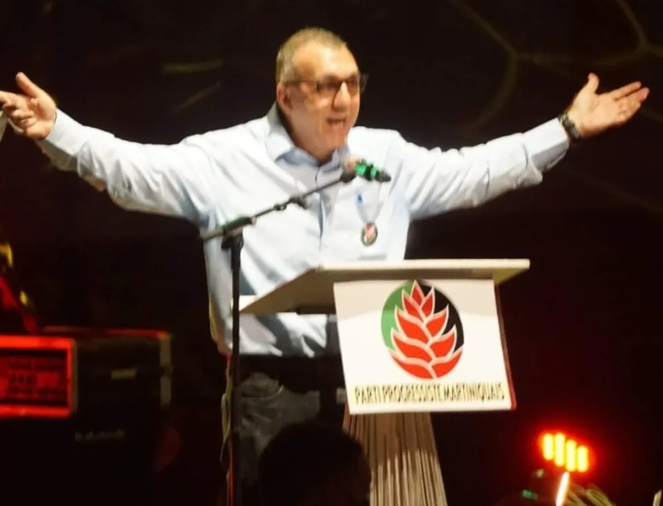 Collectivité Territoriale de Martinique : l'ère Letchimy commence mal...1ère manifestation  contre l'augmentation du prix du gaz et de l'essence
